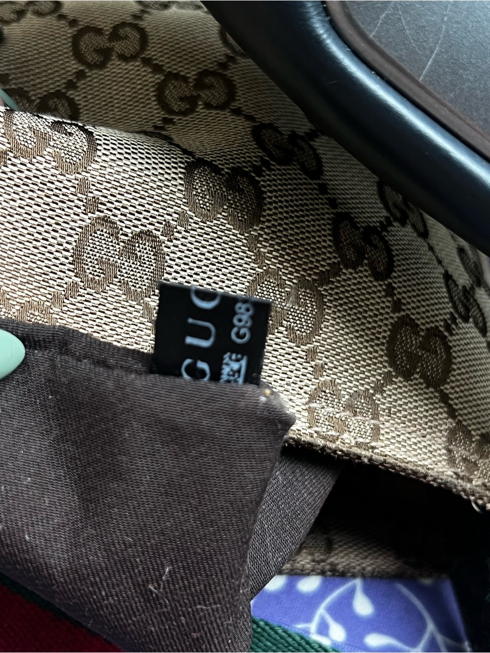 Gucci Beige GG Supreme Crossbody with Green-Red Web Strap - Picture 5 of 10